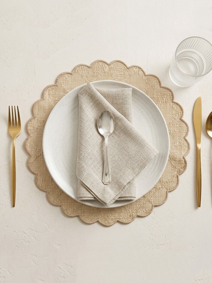 Tabletales Maze Embroidery Scallop Round Placemat - 38x38 cm