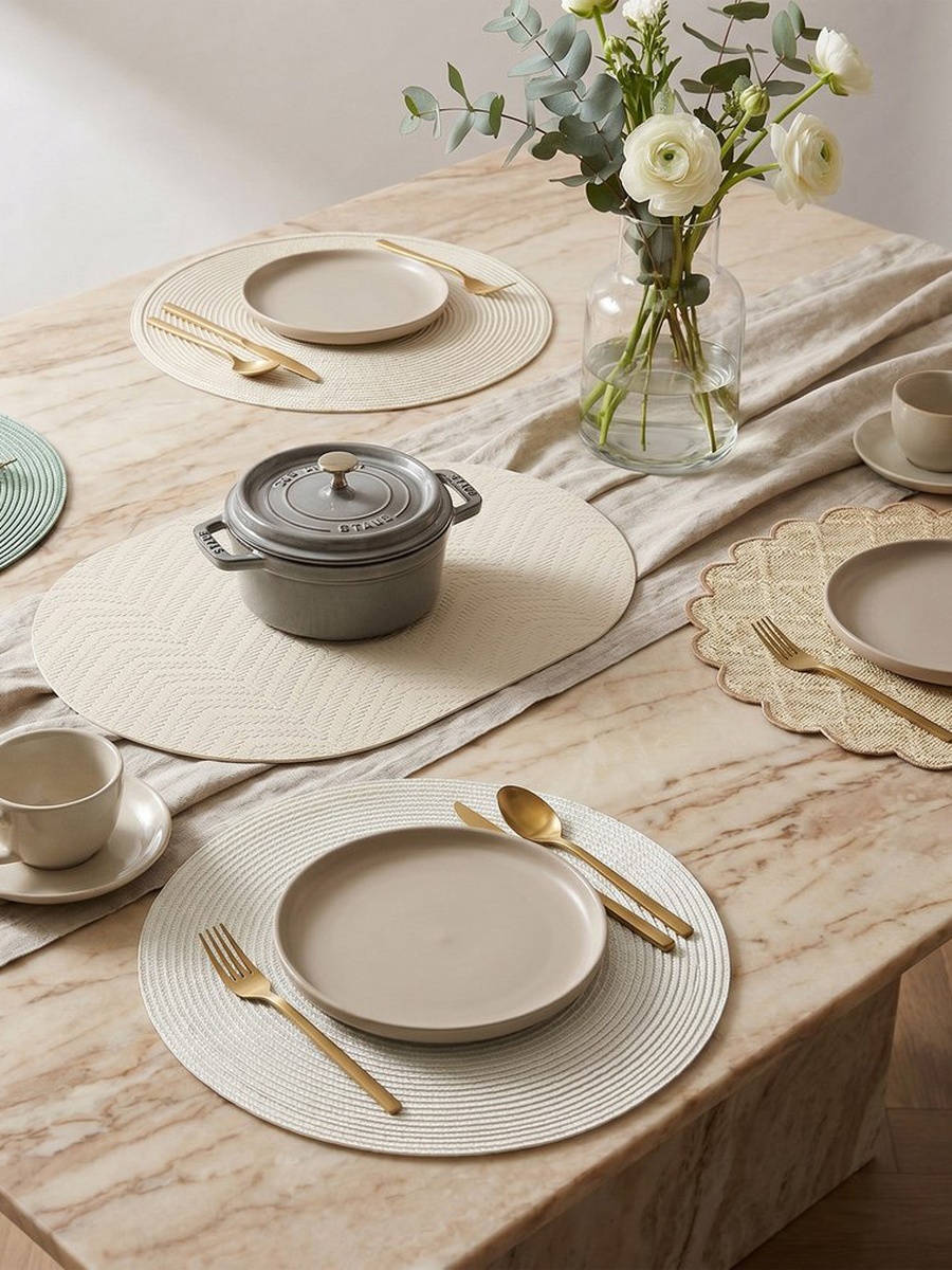 Tabletales Maze Embroidery Scallop Round Placemat - 38x38 cm