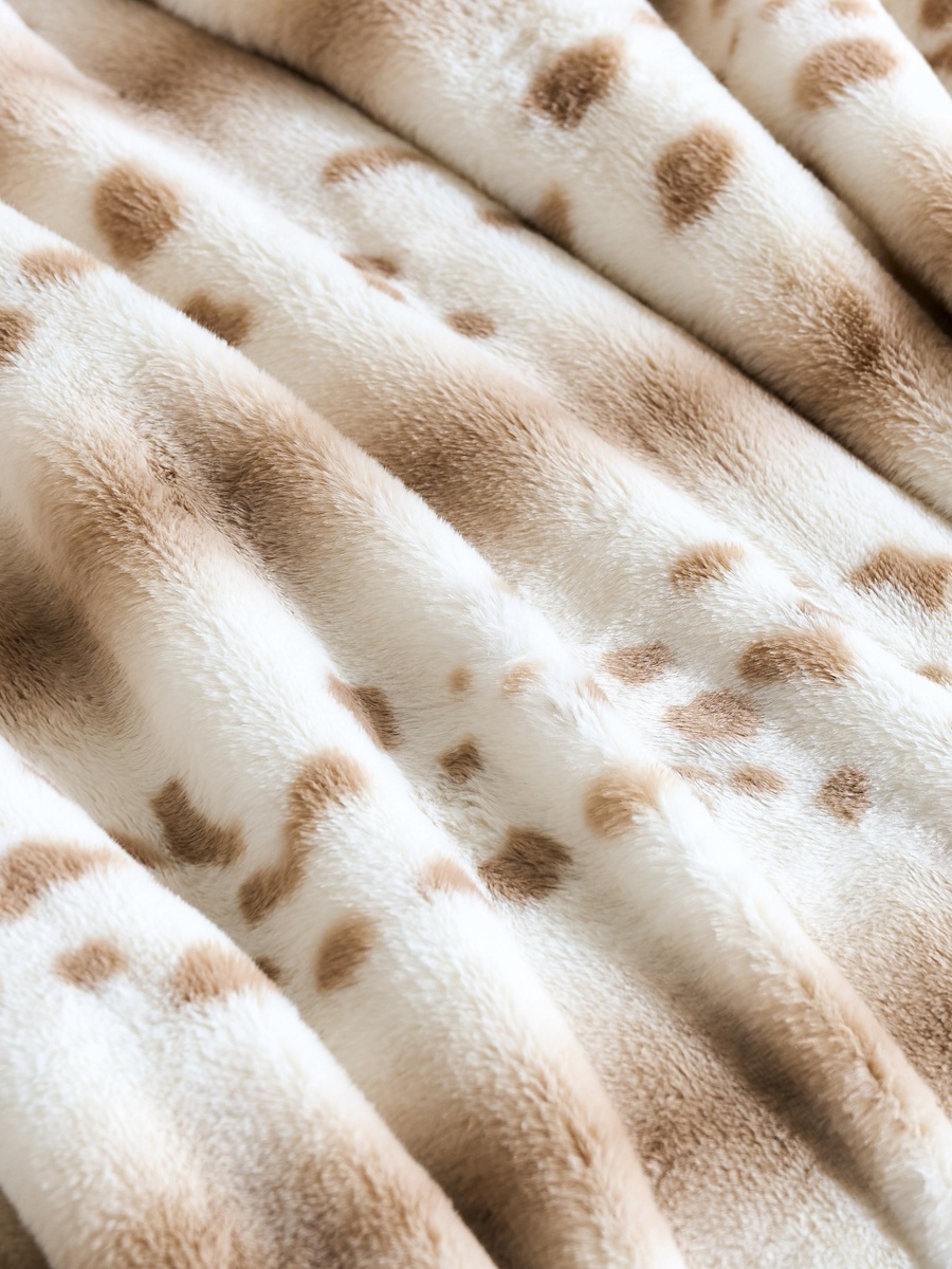 Cozy Plush Animal Leo Print Throw - 130x170 cm