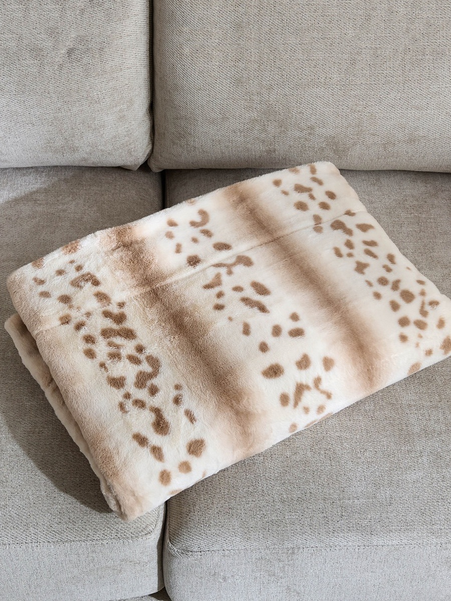 Cozy Plush Animal Leo Print Throw - 130x170 cm