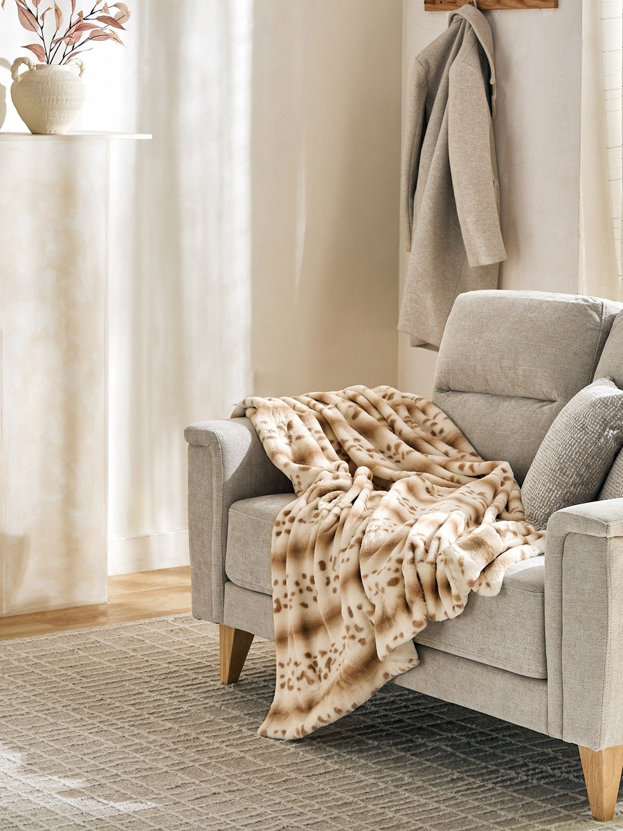 Cozy Plush Animal Leo Print Throw - 130x170 cm