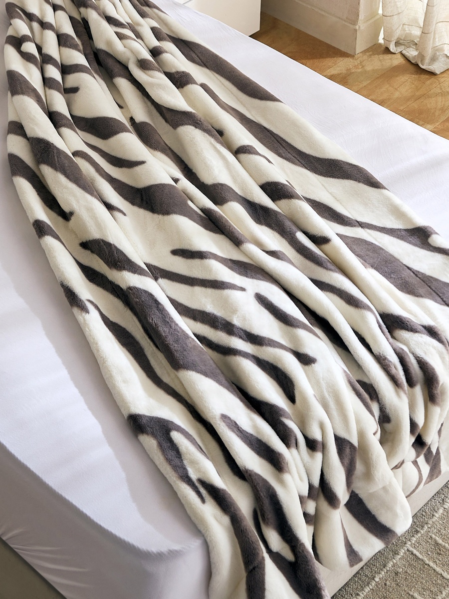 Cozy Plush Animal Zebra Print Twin Blanket - 150x220 cm