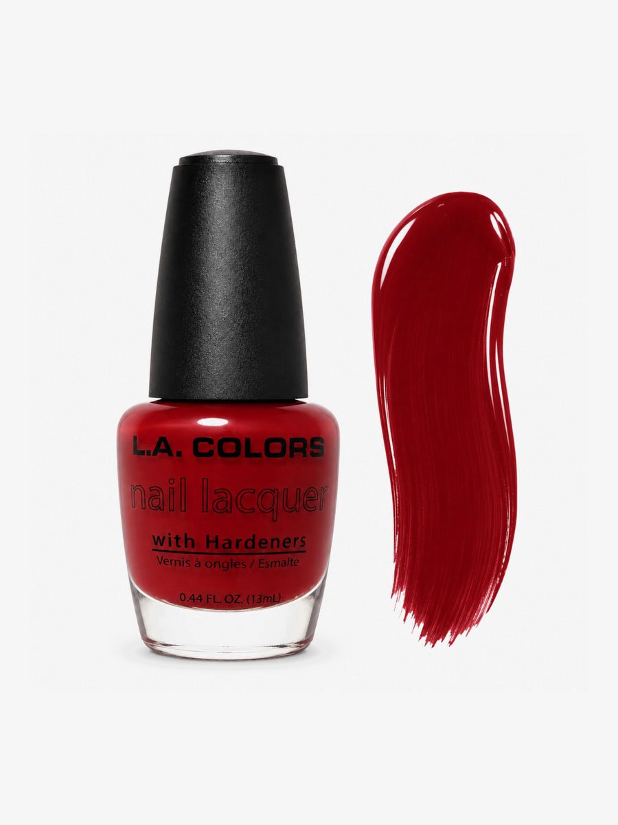 طلاء أظافر باللون الأحمر التوتي