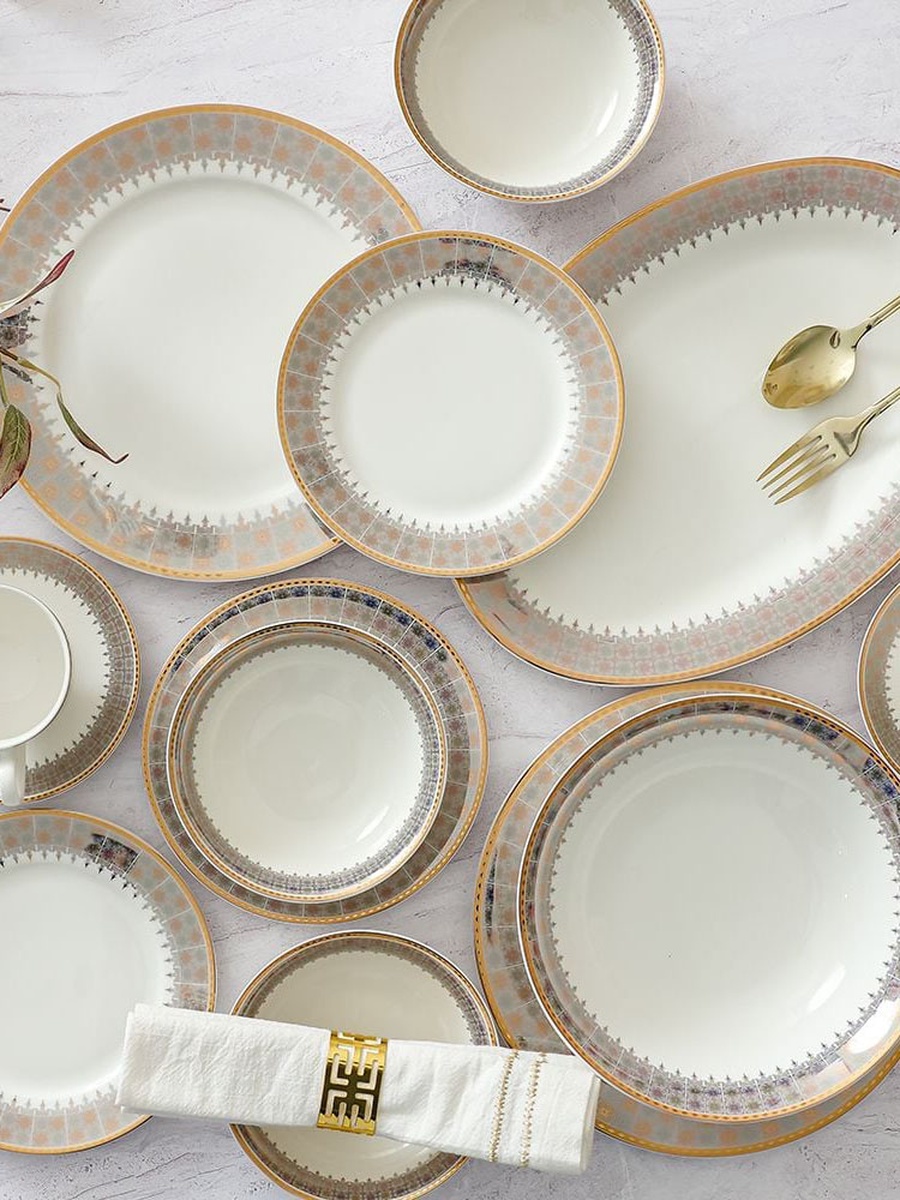 Charlotte 32 - Piece New Bone China Dinner Set - Serve 6, Gold, 37.5x27.5x28.5cm, For Bedrooms, Living Areas, Kitchens