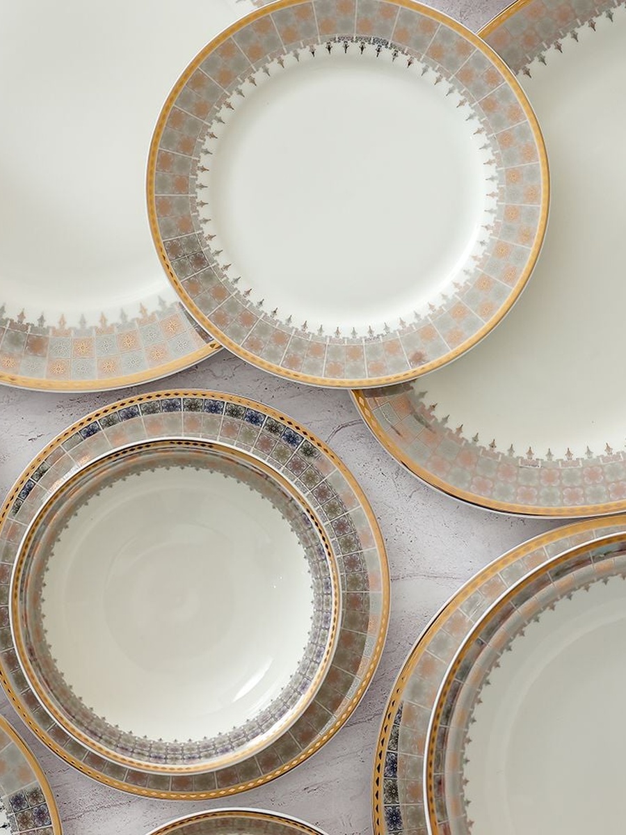 Charlotte 32 - Piece New Bone China Dinner Set - Serve 6, Gold, 37.5x27.5x28.5cm, For Bedrooms, Living Areas, Kitchens