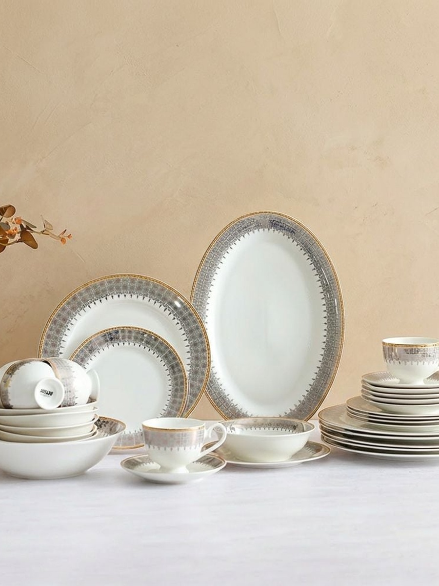 Charlotte 32 - Piece New Bone China Dinner Set - Serve 6, Gold, 37.5x27.5x28.5cm, For Bedrooms, Living Areas, Kitchens
