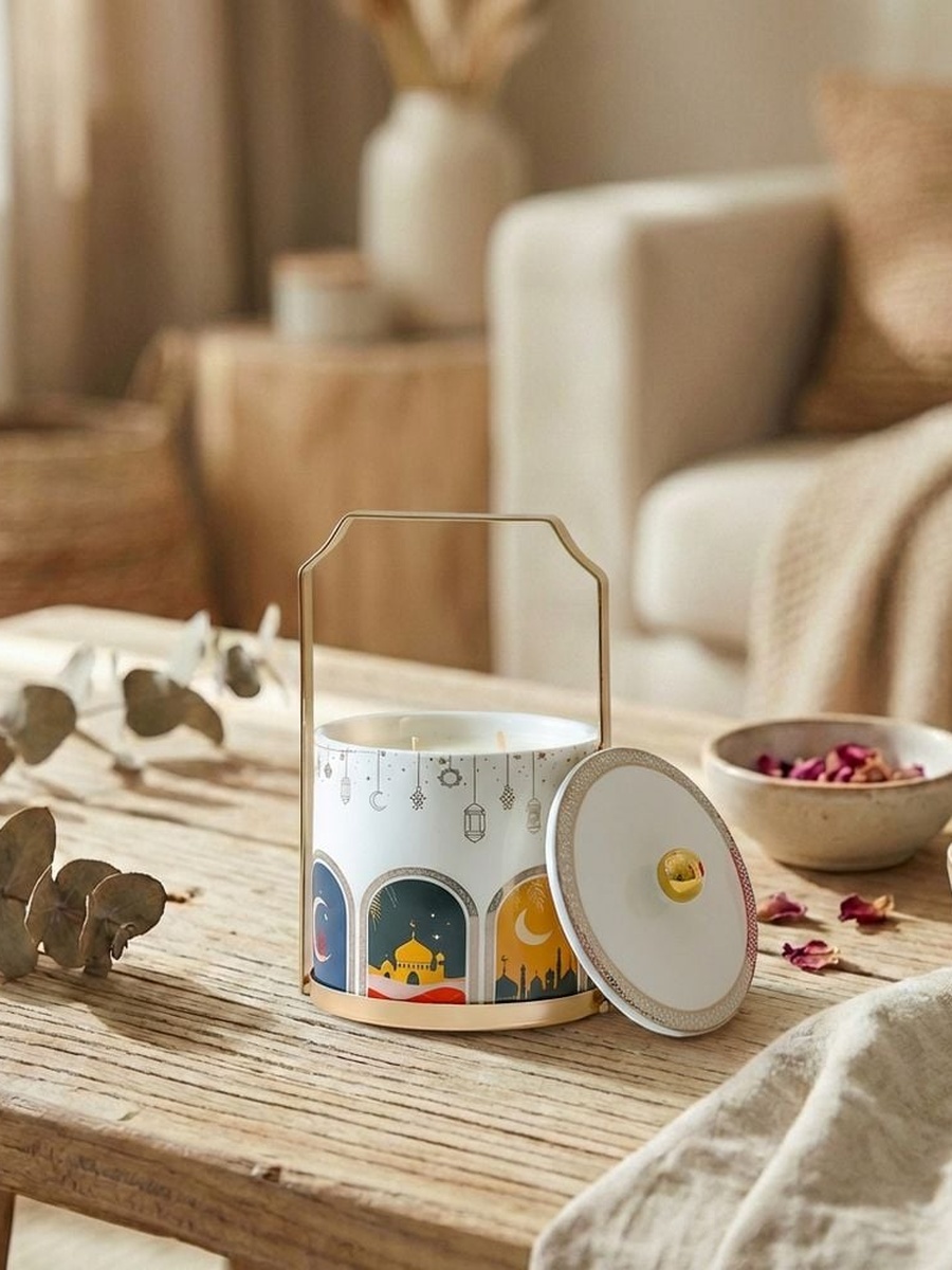 شمعة معطرة في وعاء برائحة خشب البلوط المدخن ثلاثمئة وثمانون غرام ليالي من أمارا