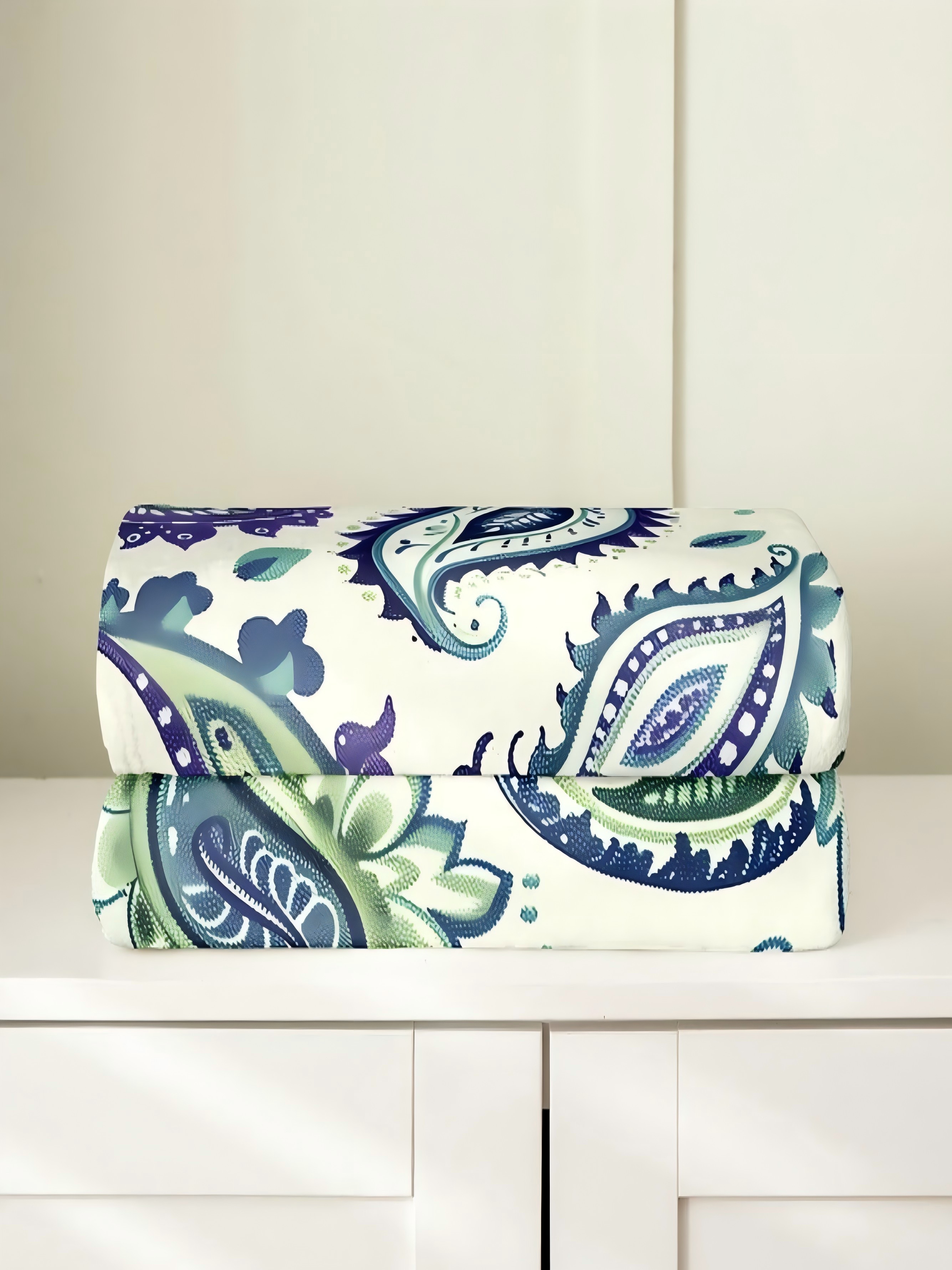 Soft Paisley Pattern Flannel Blanket (60x80 inch)