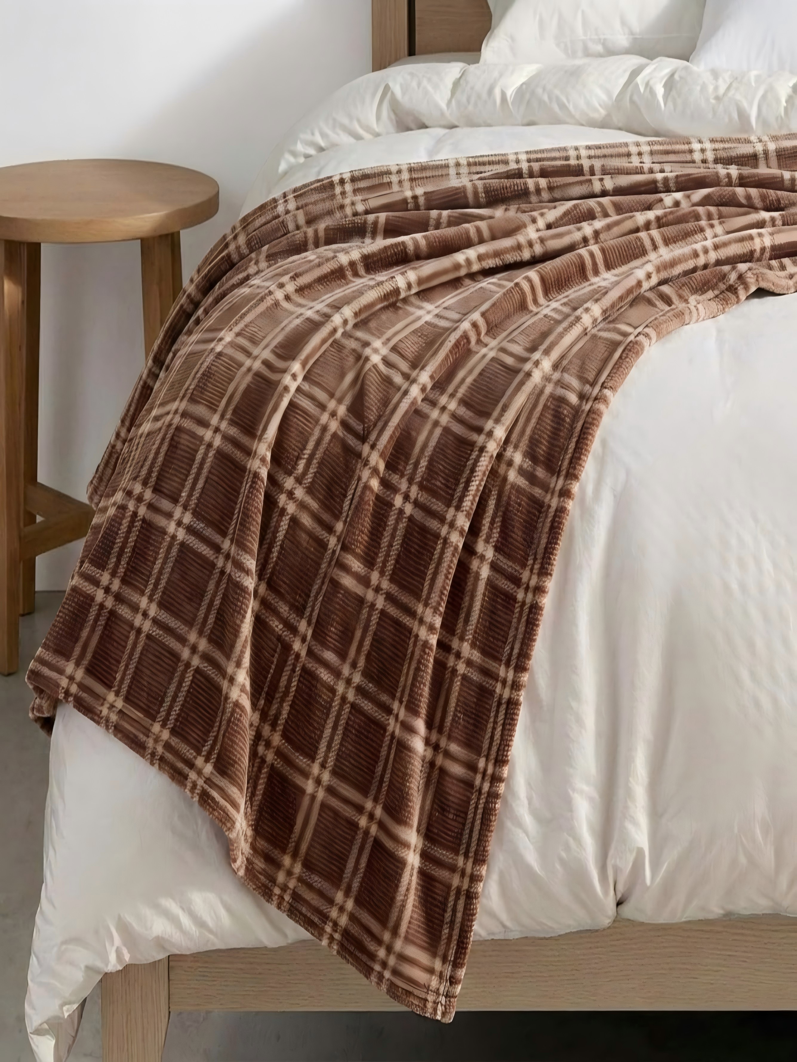 Cozy Plaid Polyester Throw Blanket - Machine Washable Brown Checkered Design