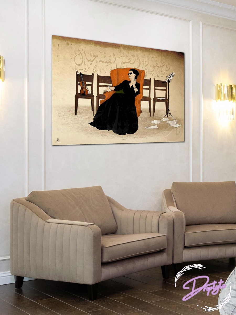 لوحة جدارية ديكورية لكوكب الشرق أم كلثوم تجلس على أريكة، 60 سم × 40 سم