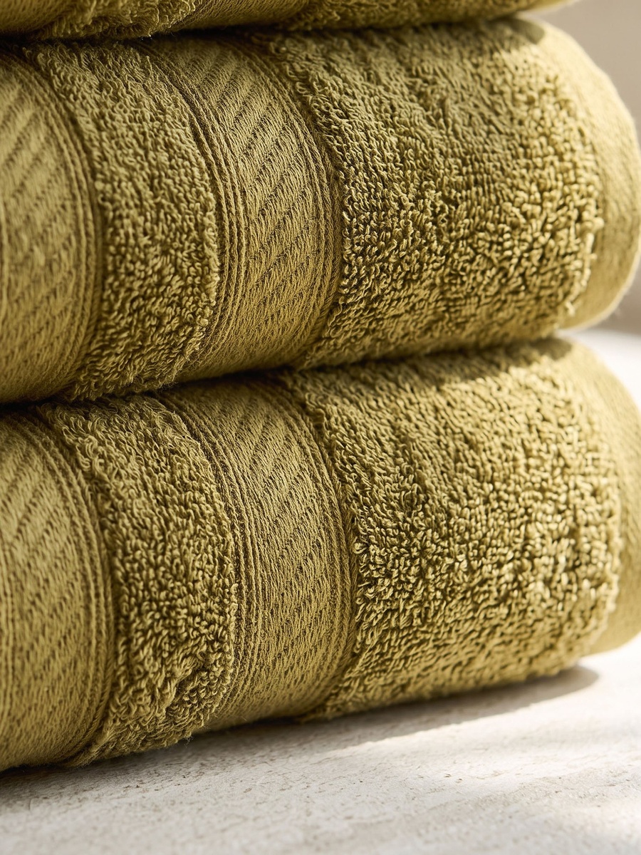 Essential Plus Combed 8-Piece Towel Set