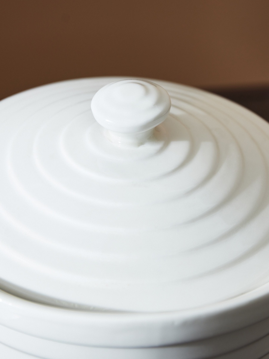 Elegance Round Textured Casserole