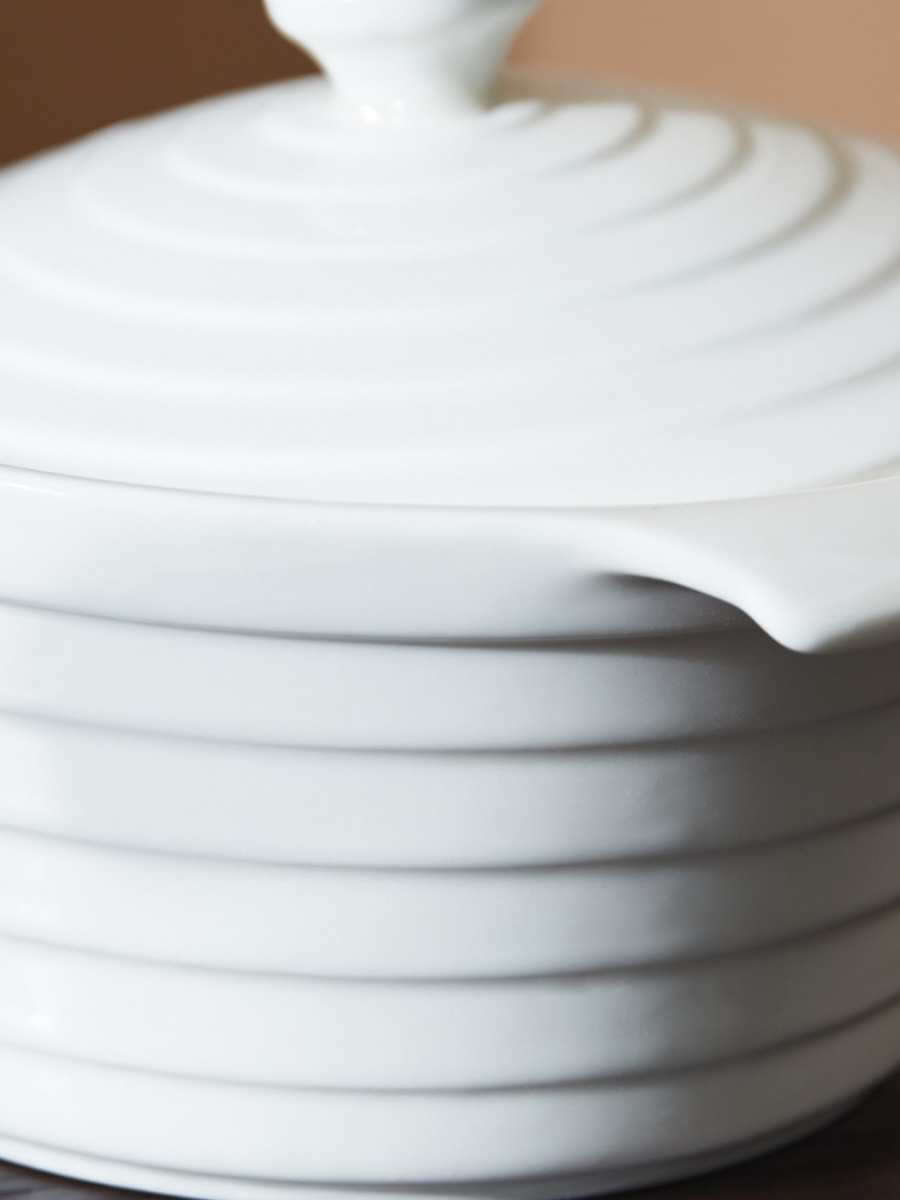 Elegance Round Textured Casserole