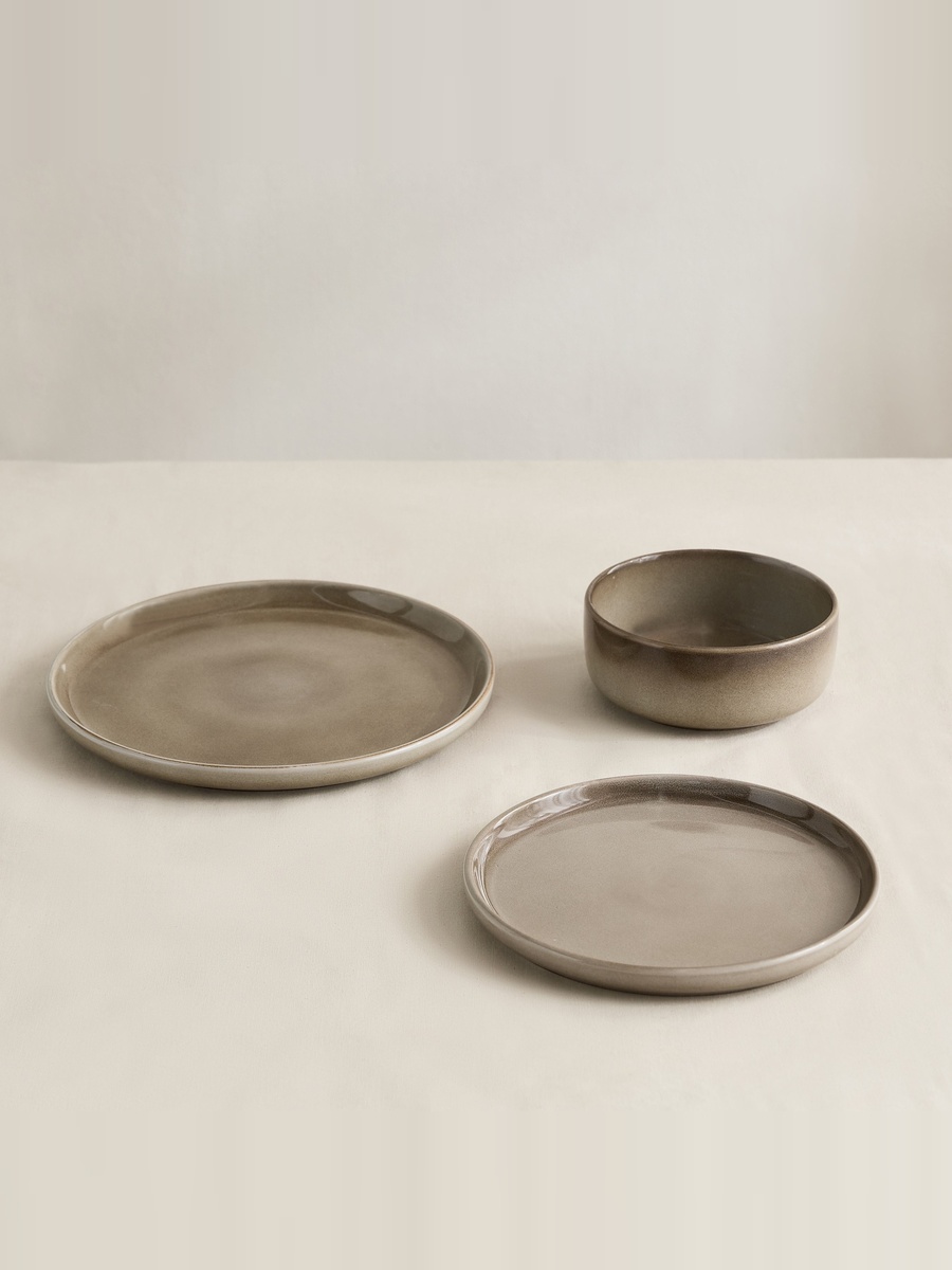Elegenza 18-Piece Stoneware Reactive Dinner Set - Serves 6