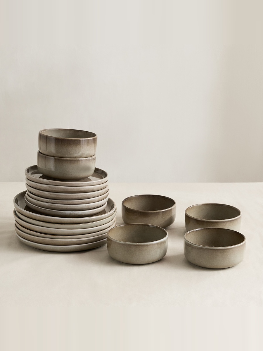 Elegenza 18-Piece Stoneware Reactive Dinner Set - Serves 6