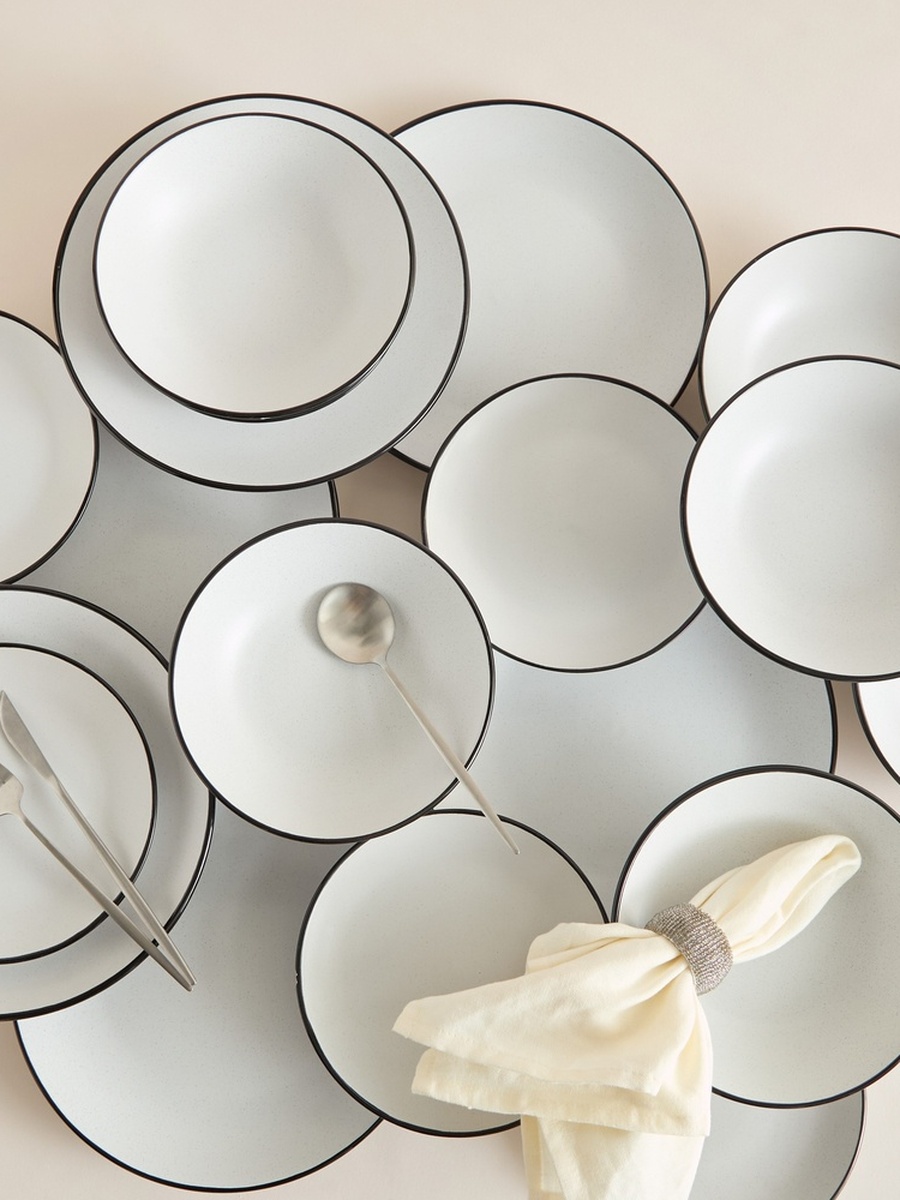 Elegenza Lotus 18-Piece Dinner Set - Serves 6