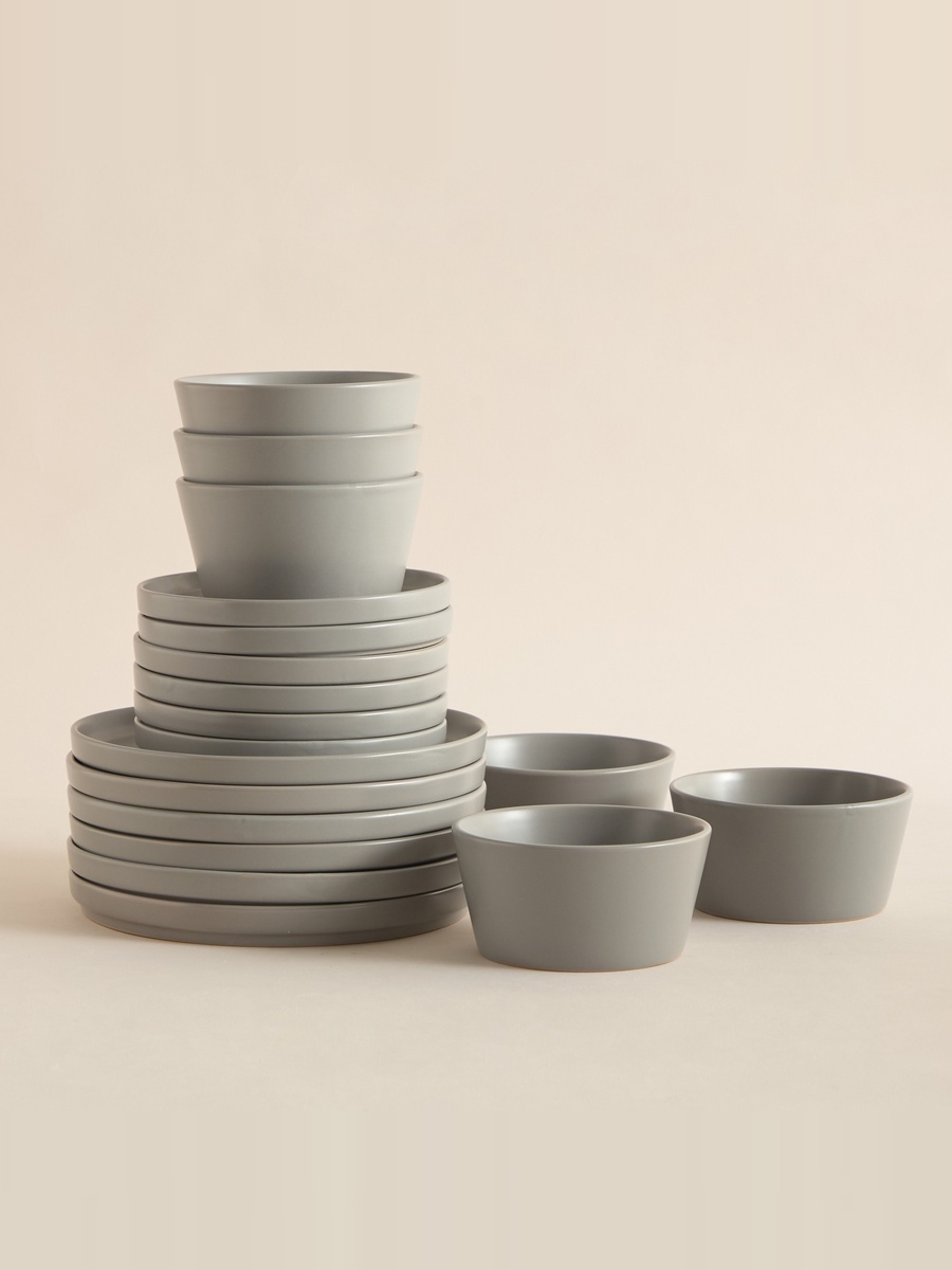 Elegenza Magnolia 18-Piece Dinner Set - Serves 6
