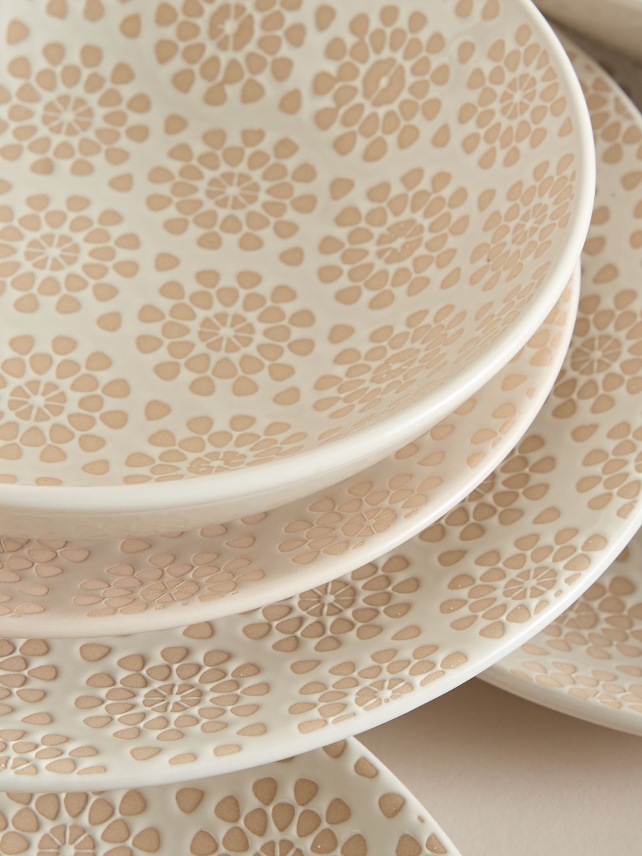 Elegenza Petunia Reactive 18-Piece Dinner Set - Serves 6