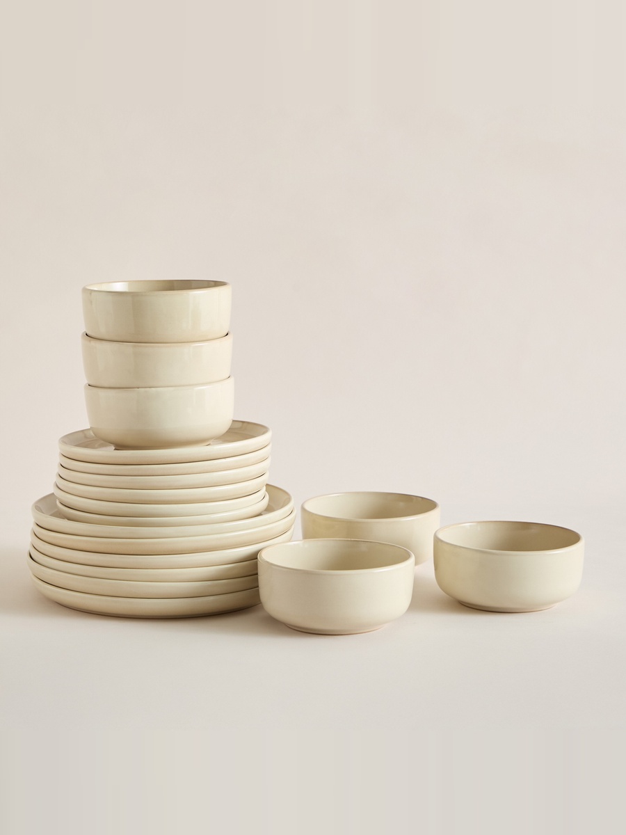 Elegenza Begonia Reactive 18-Piece Dinner Set - Serves 6