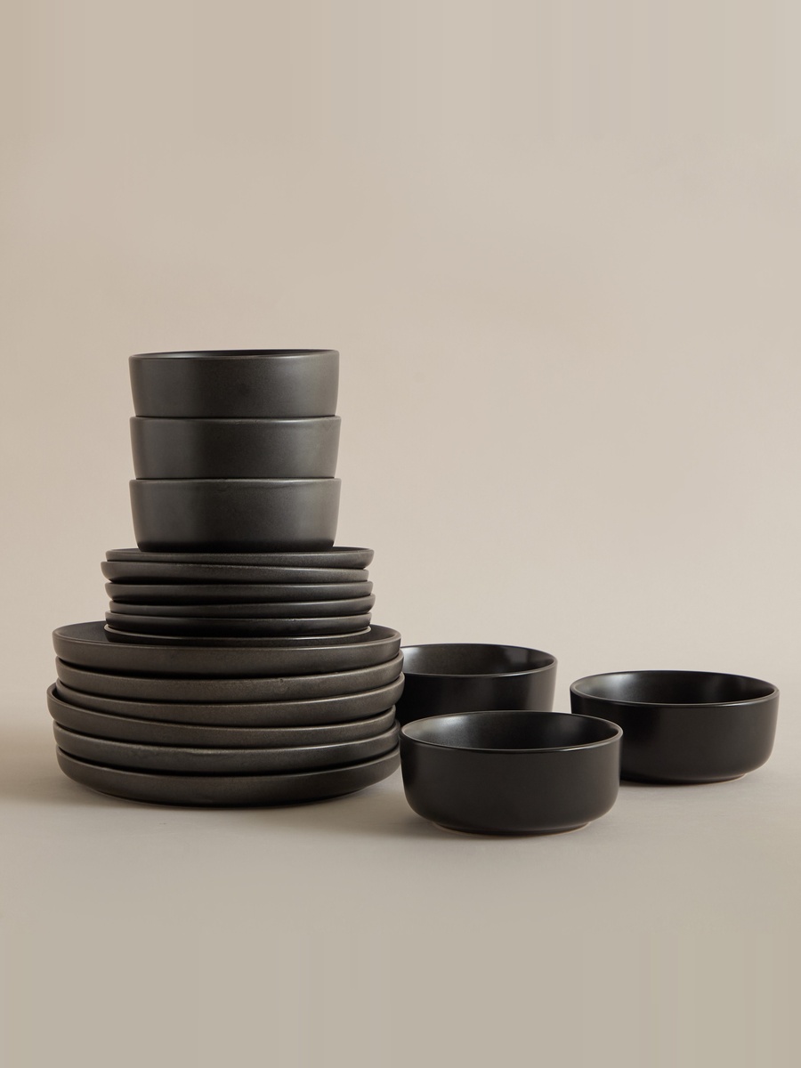 Elegenza Daisy Reactive 18-Piece Dinner Set - Serves 6