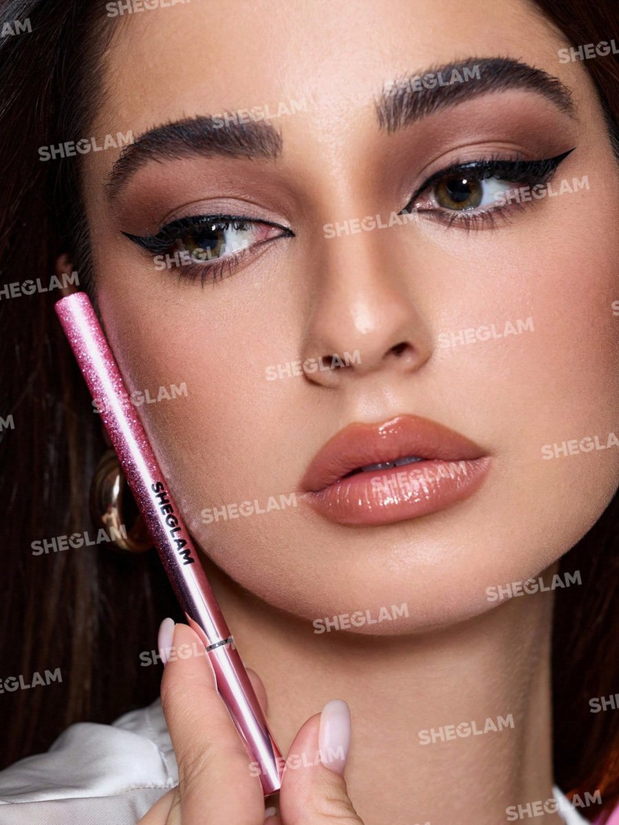 آيلاينر سائل مقاوم للماء روز لاين و ديفاين أسود