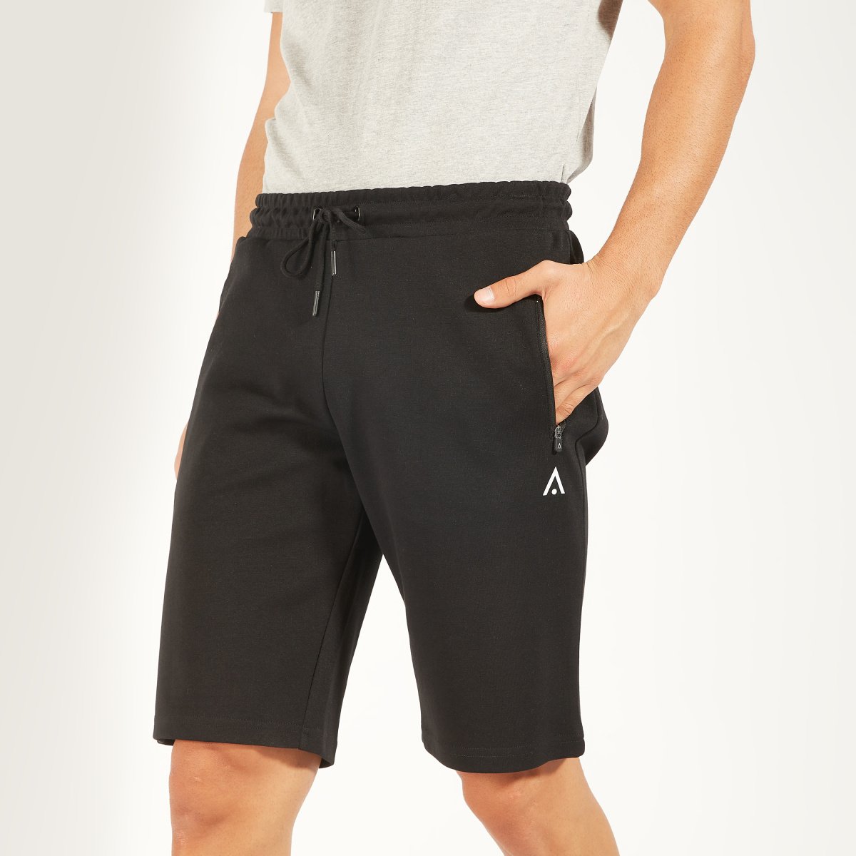 Sustainable Solid Shorts with Drawstring Closure and Pockets