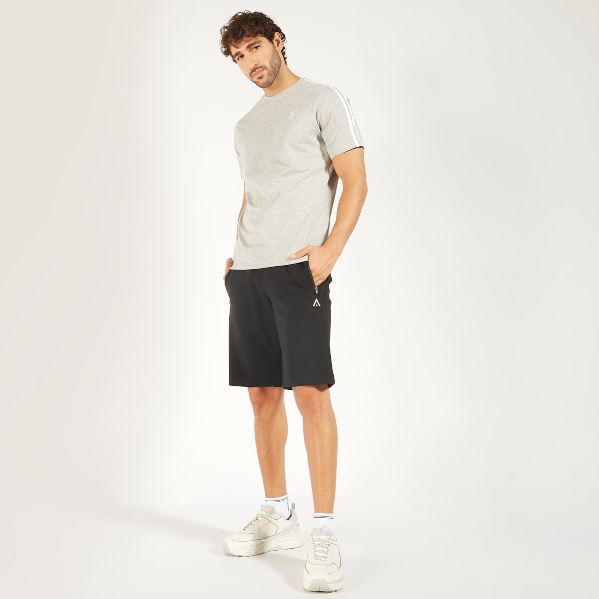 Sustainable Solid Shorts with Drawstring Closure and Pockets