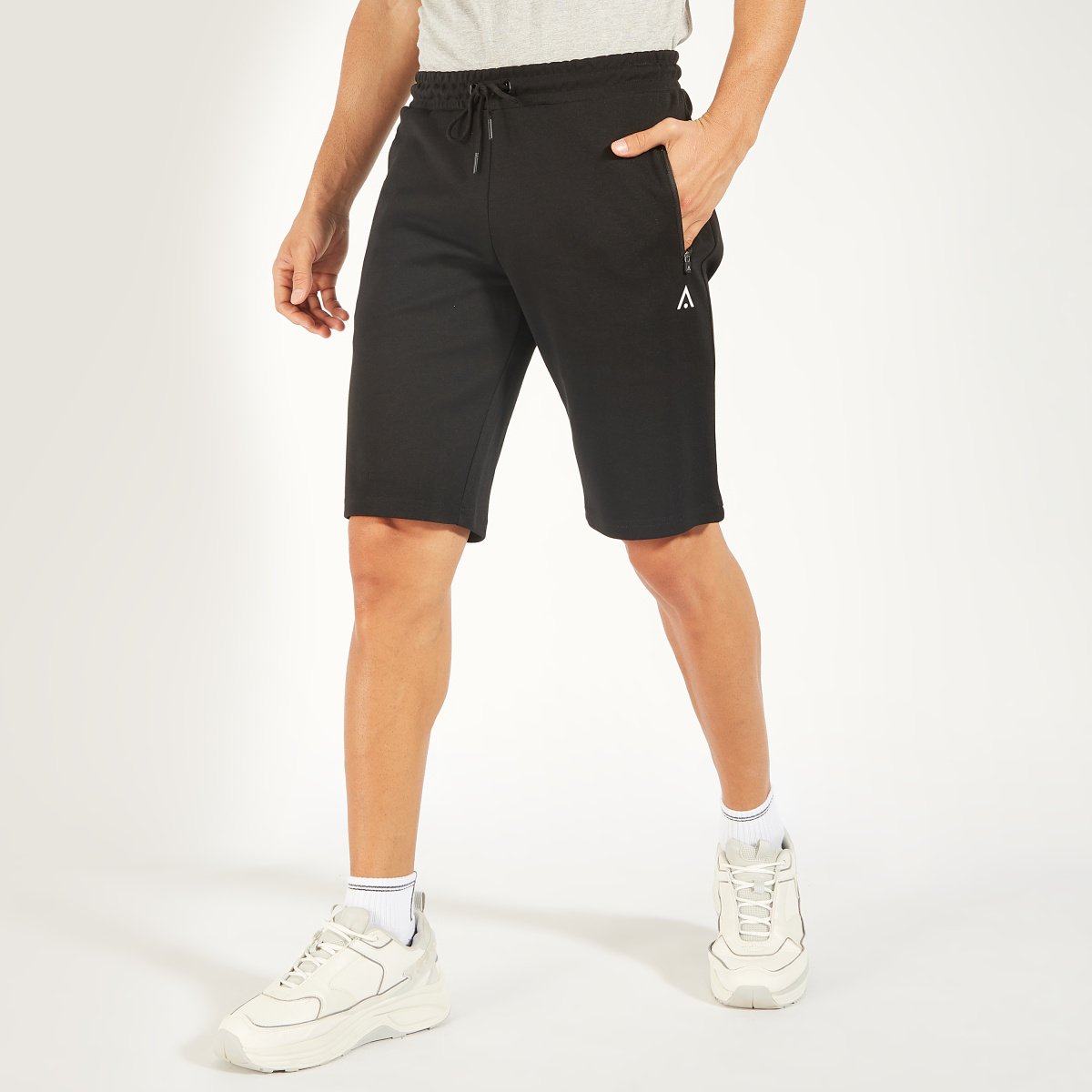 Sustainable Solid Shorts with Drawstring Closure and Pockets