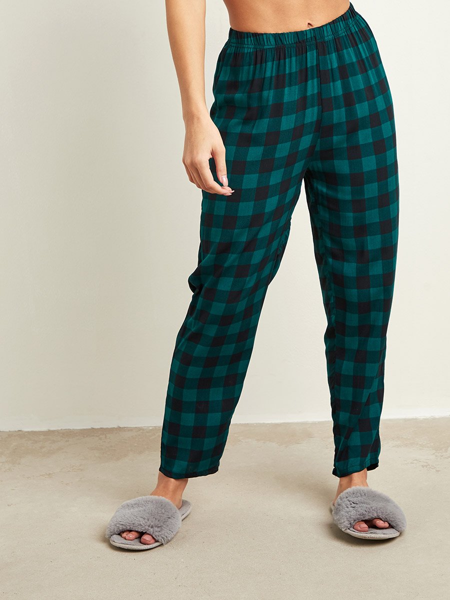 Solid V Neck T-shirt and Checked Print Pyjama Set