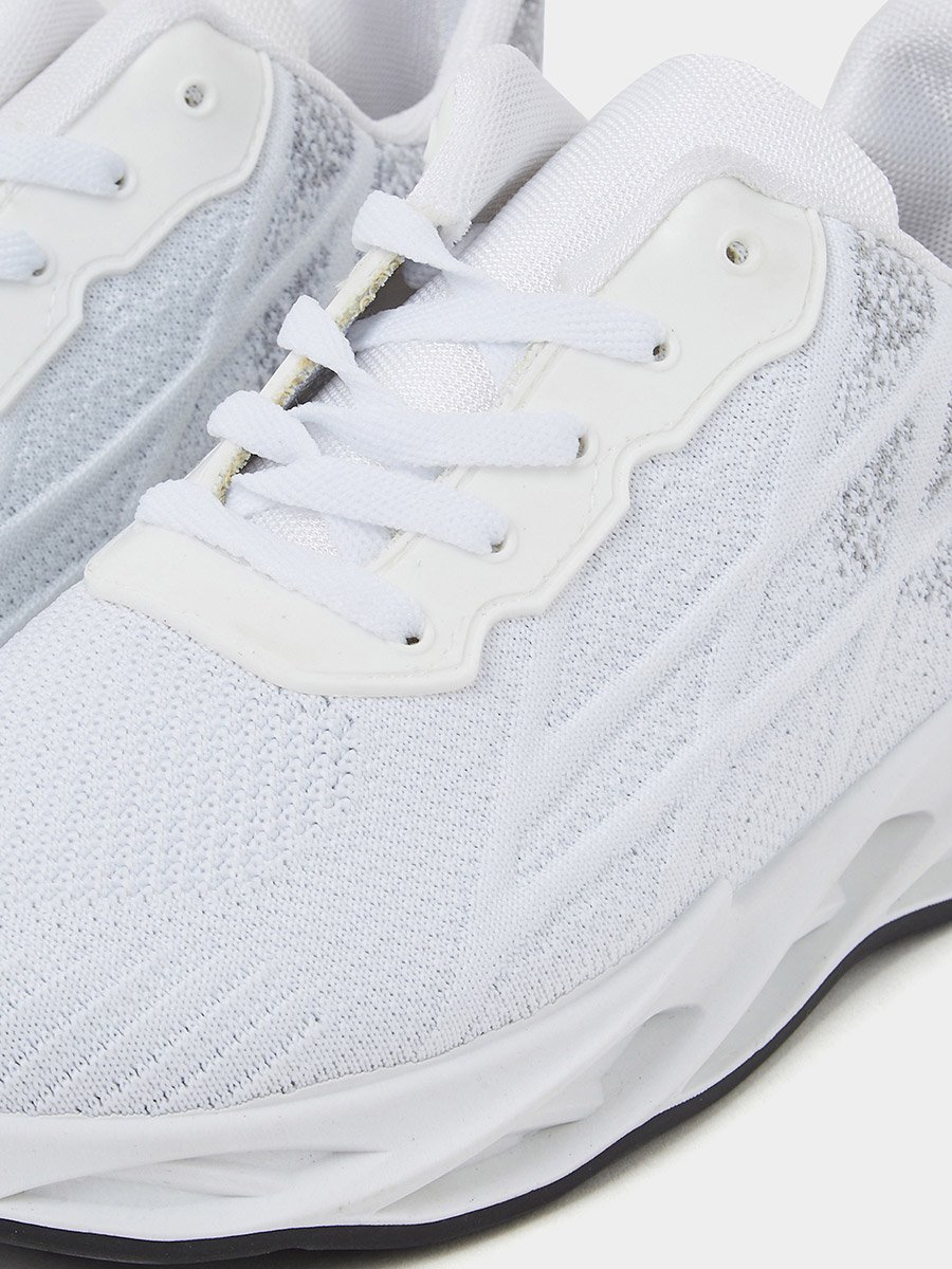 Hollow Outsole Mesh Patterned Upper Sneakers