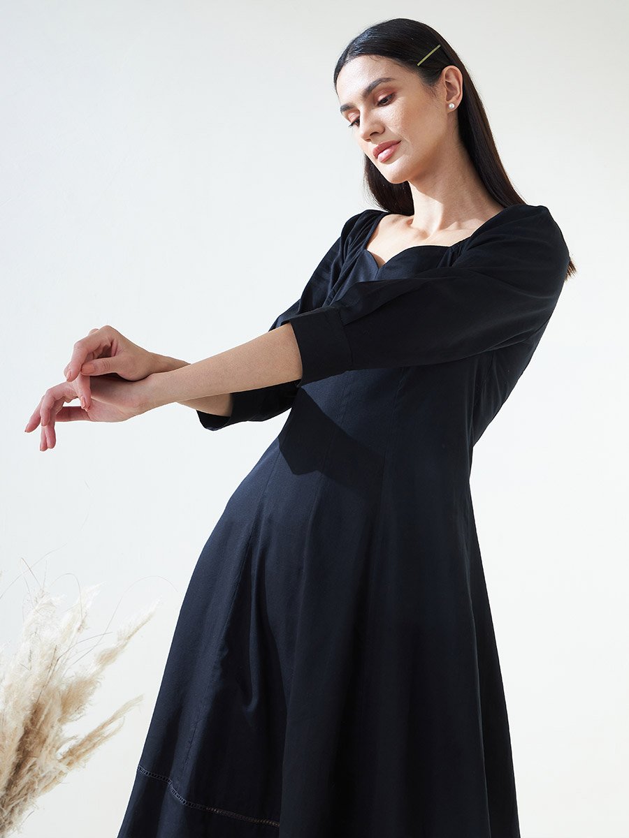 Cotton Fit And Flare Sweetheart Neck Midi Dress For Women at UAE | Styli