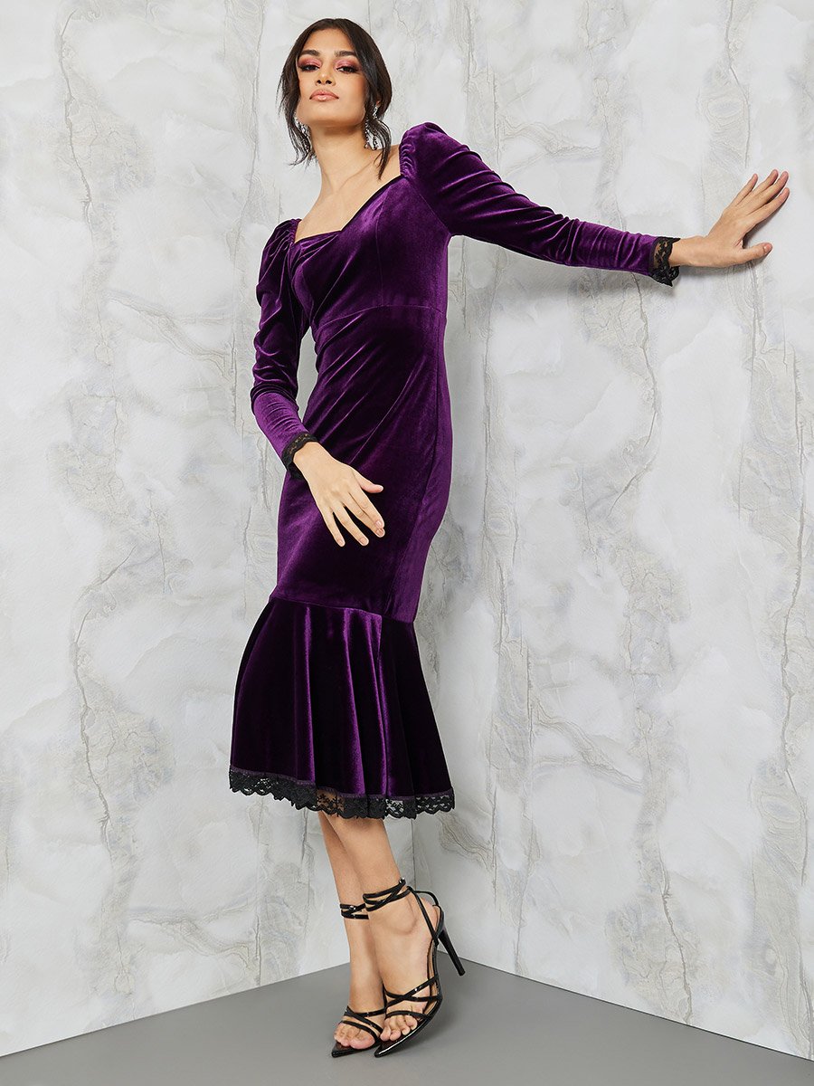 arista sweetheart velvet midi dress ASTR Arista Sweetheart Velvet Midi Dress In Black
