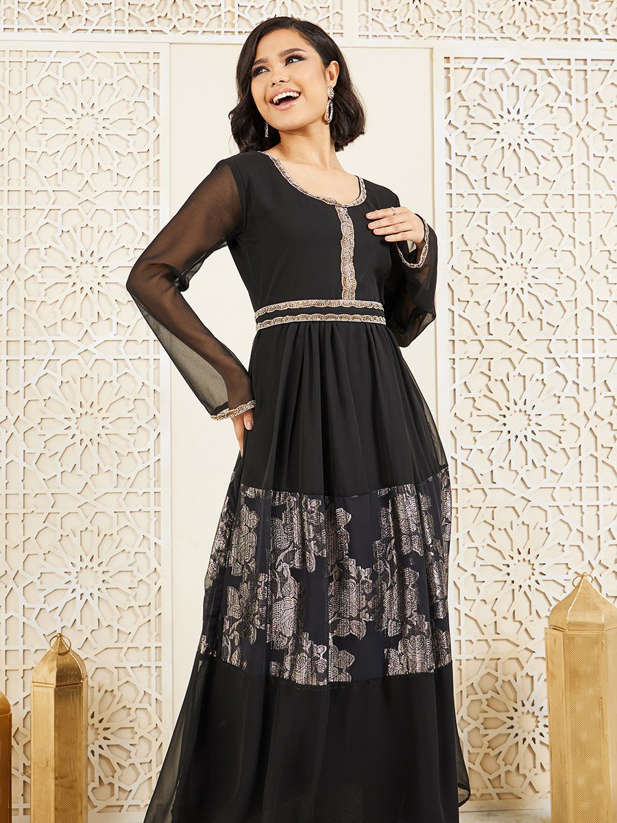 Embroidered Lace Detail Foil Print Tiered Maxi Dress For Women at UAE | Styli Embroidered Lace Detail Foil Print Tiered Maxi Dress For Women at UAE | Styli