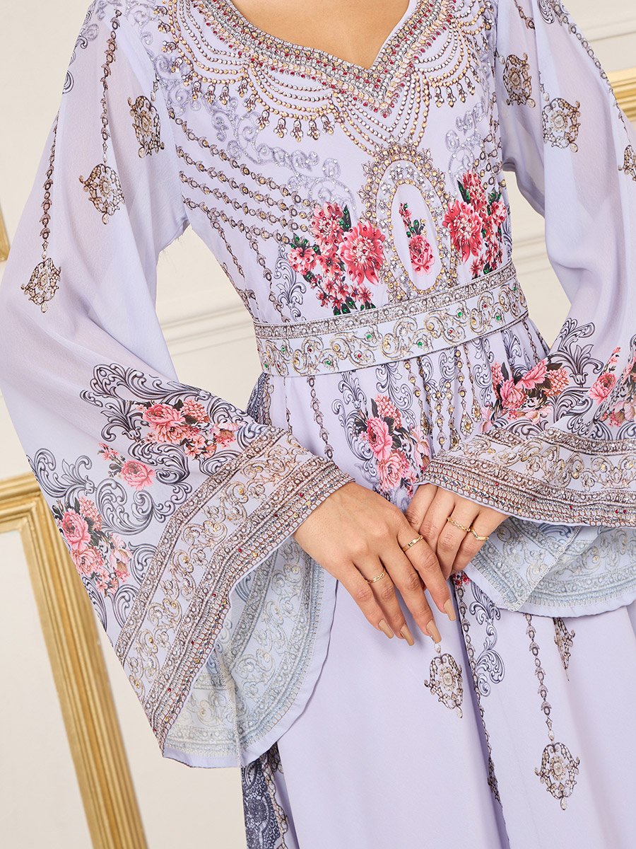 جلابية مزينة بحجر الراين مع حزام خصر