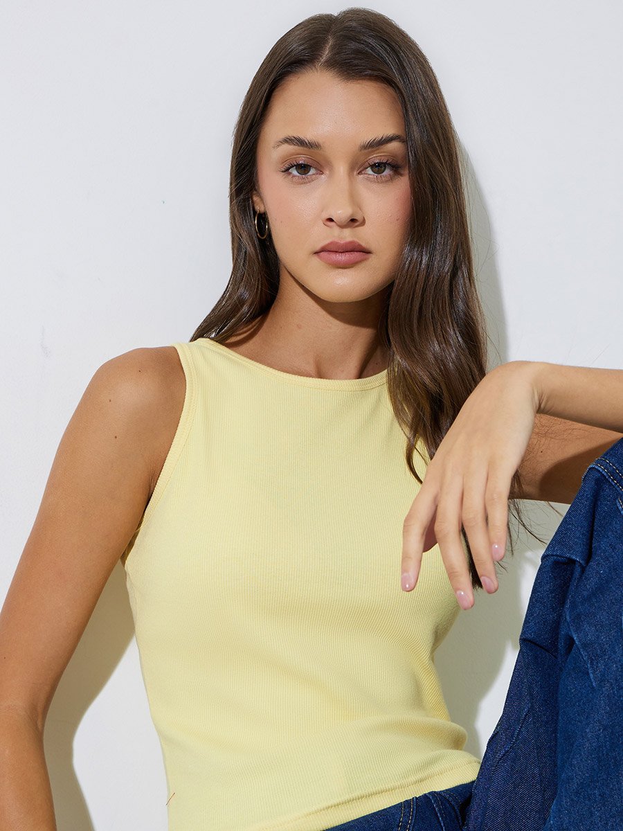 Ribbed Round Neck Fitted Vest