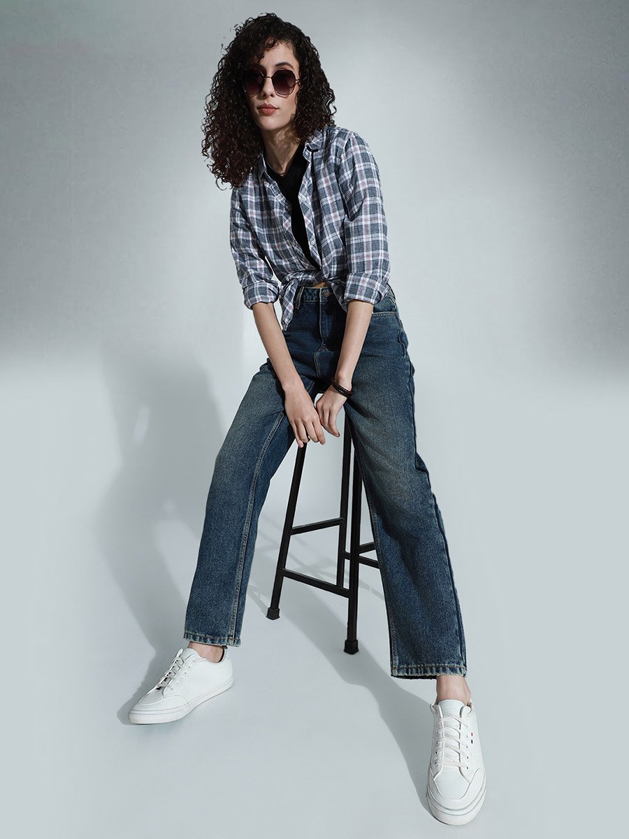 Light Wash Mid Rise Relaxed Fit Jeans