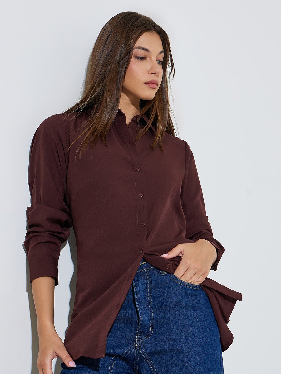 بلوزة منسوجة طويلة بأزرار أمامية