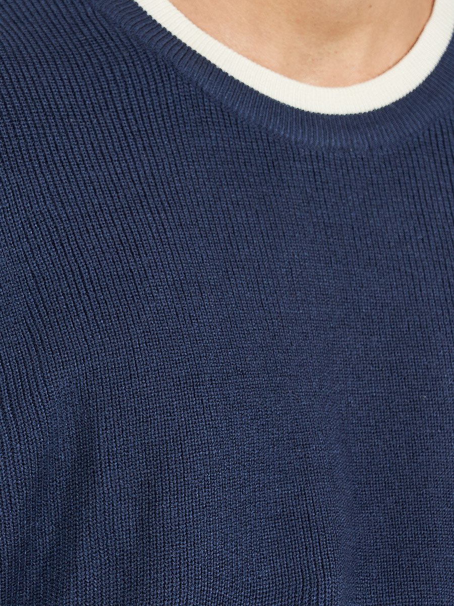 Relaxed Tuck Knit Lightweight Sweater with Contrast Detail