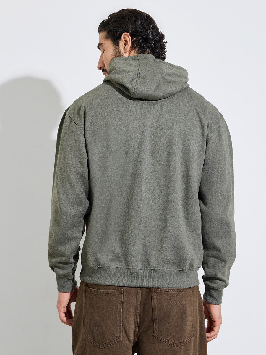 Men Olive Minimal Pocket Statement Print Relaxed Hoodie