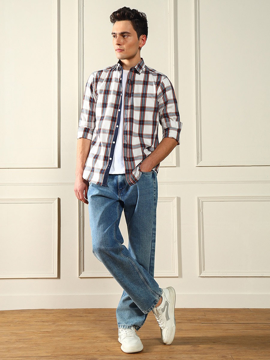 Mid Rise Faded Relaxed Fit Jeans