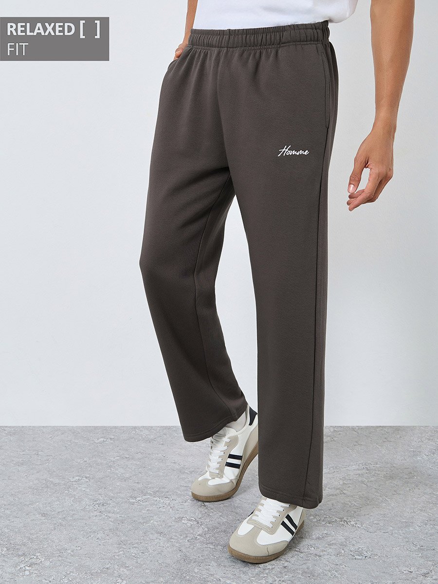 Men Relaxed Open Hem Joggers with Embroidery