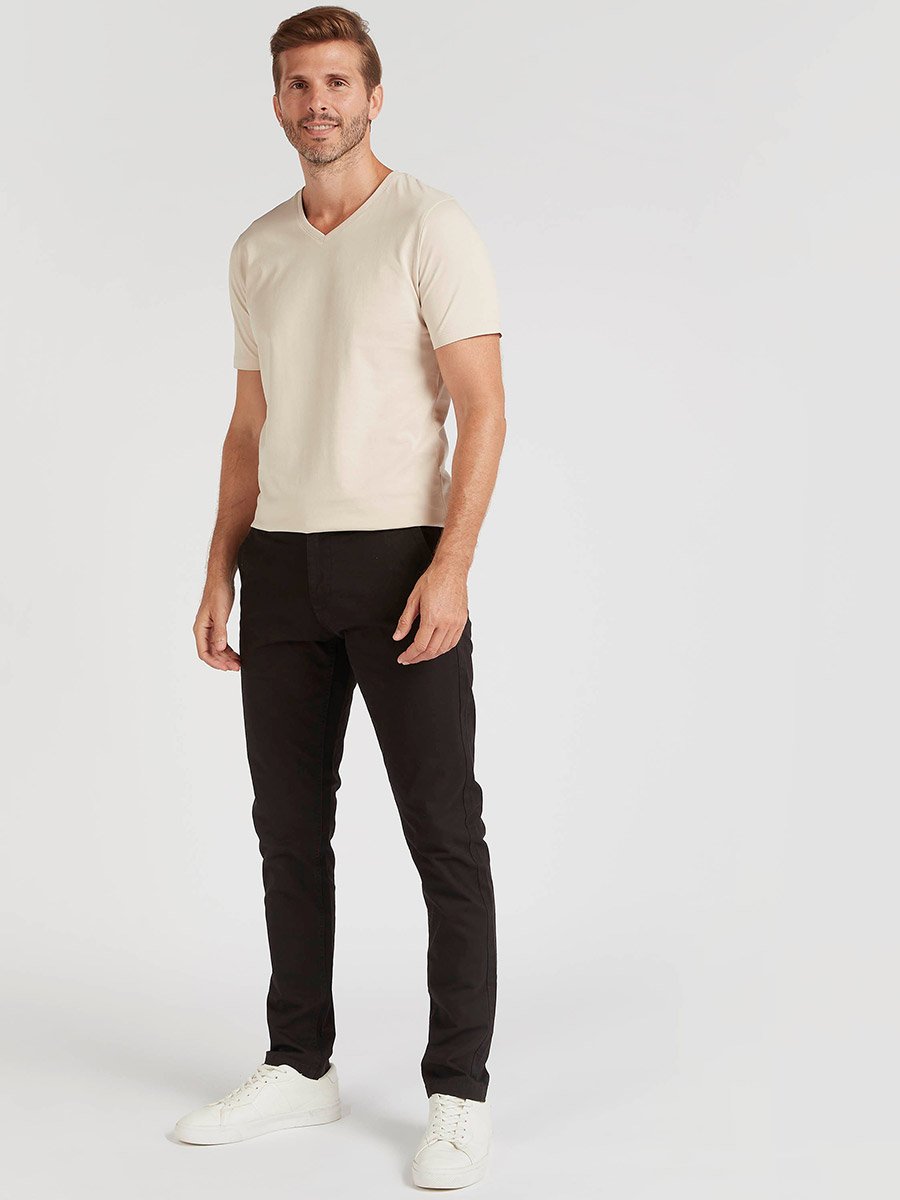 Solid Chinos with Pockets and Button Closure
