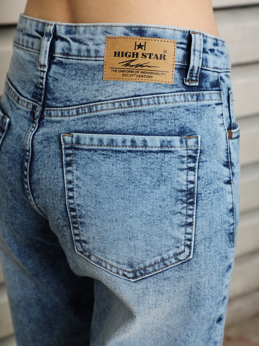 جينز بقصة سليم فت وخصر عالي