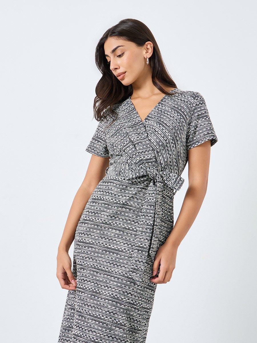 Textured Short Sleeves Wrap Midi Dress