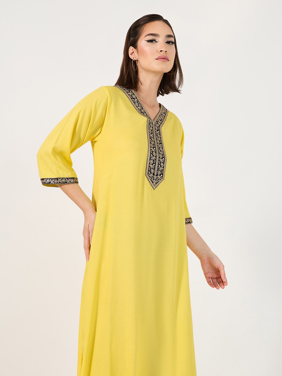 Embroidered Detail V-Neck Jalabiya with 3/4 Sleeve