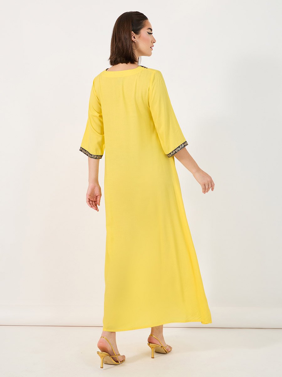Embroidered Detail V-Neck Jalabiya with 3/4 Sleeve