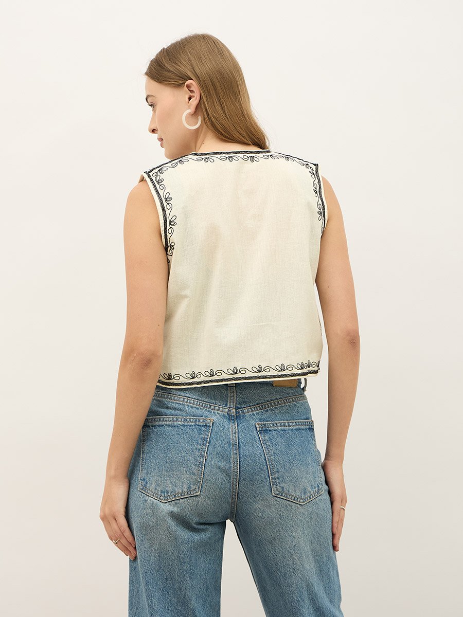  Embroidered Collared V-Neck Vest Top