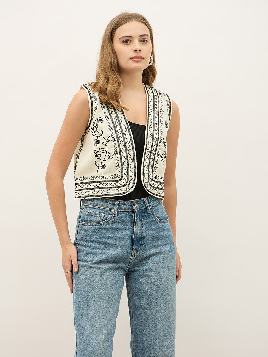  Embroidered Collared V-Neck Vest Top