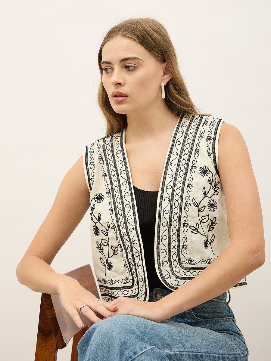  Embroidered Collared V-Neck Vest Top