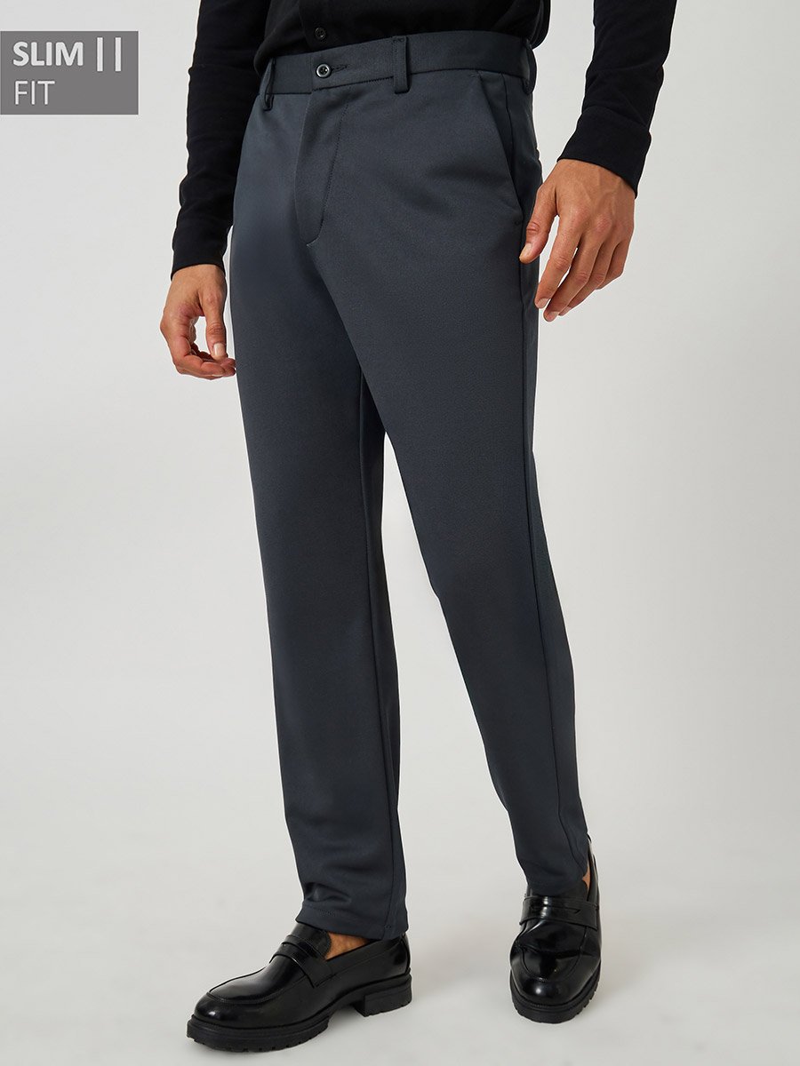 Solid Slim Fit Knitted Pants
